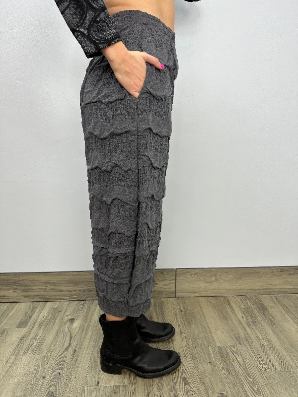 Gray Textured Wavy Balloon Pant